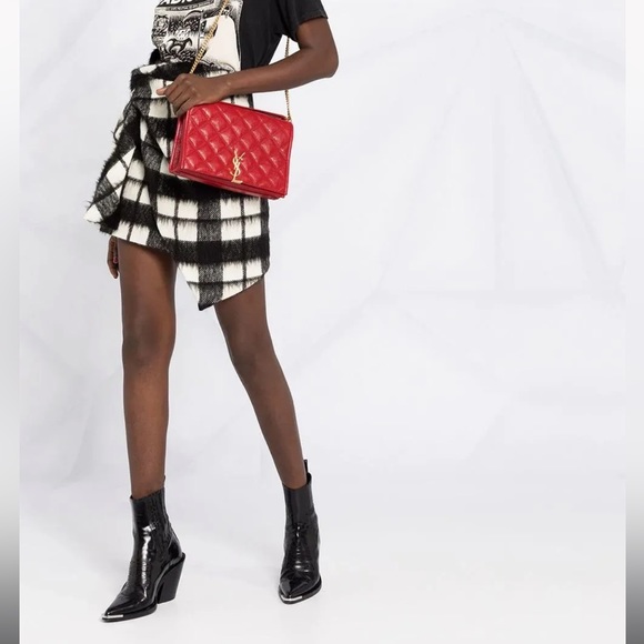 💥SOLD💥SAINT LAURENT
Lambskin Quilted LARGE Becky Chain Bag - Picture 5 of 16